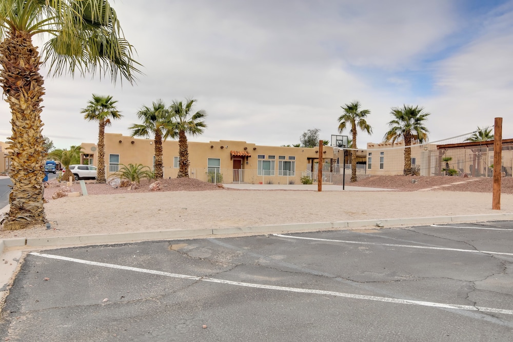 Walk to Colorado River: Needles Gem w/ Pool Access