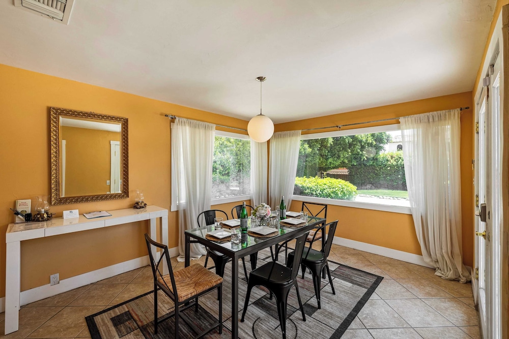 Dandelion by Avantstay Pool, 0.2mi to Downtown!