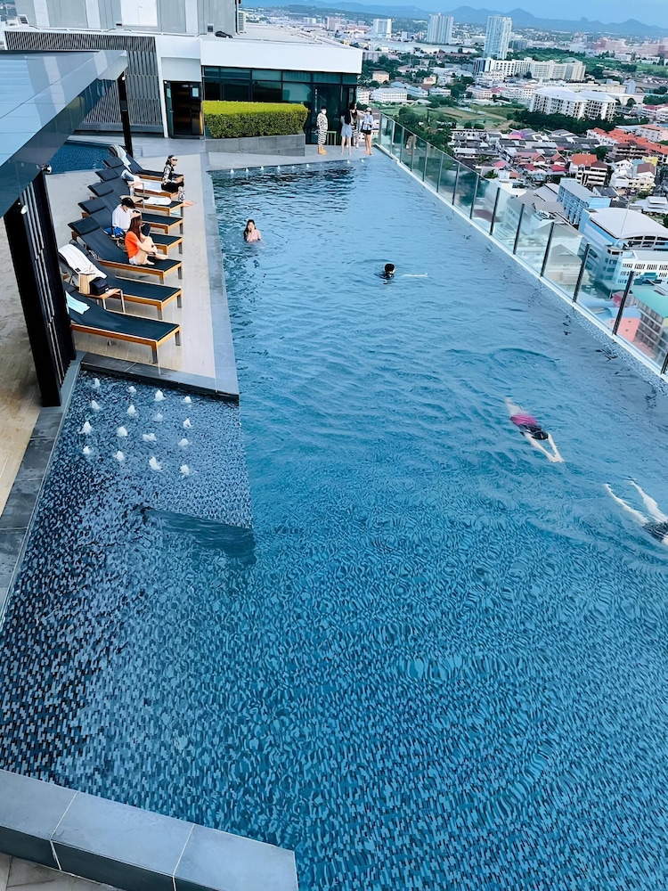 Sea View 2 Bed Room at Great Location