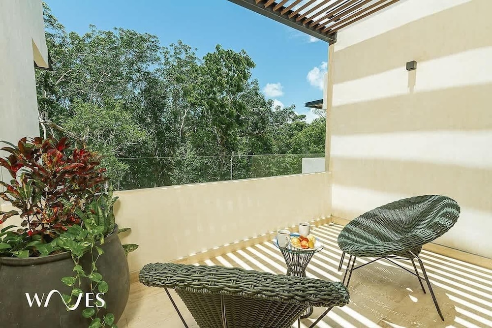 2 Br. Roof W/infinity Pool + Jacuzzi Spacious