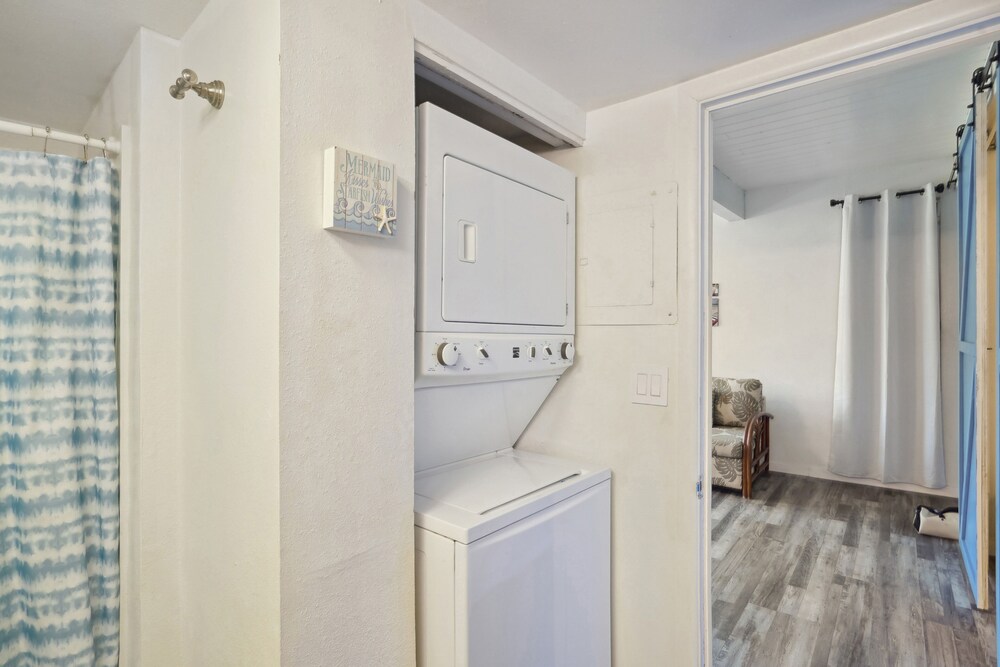 Airy Kailua-kona Condo < 1 Mi to Beach + Town