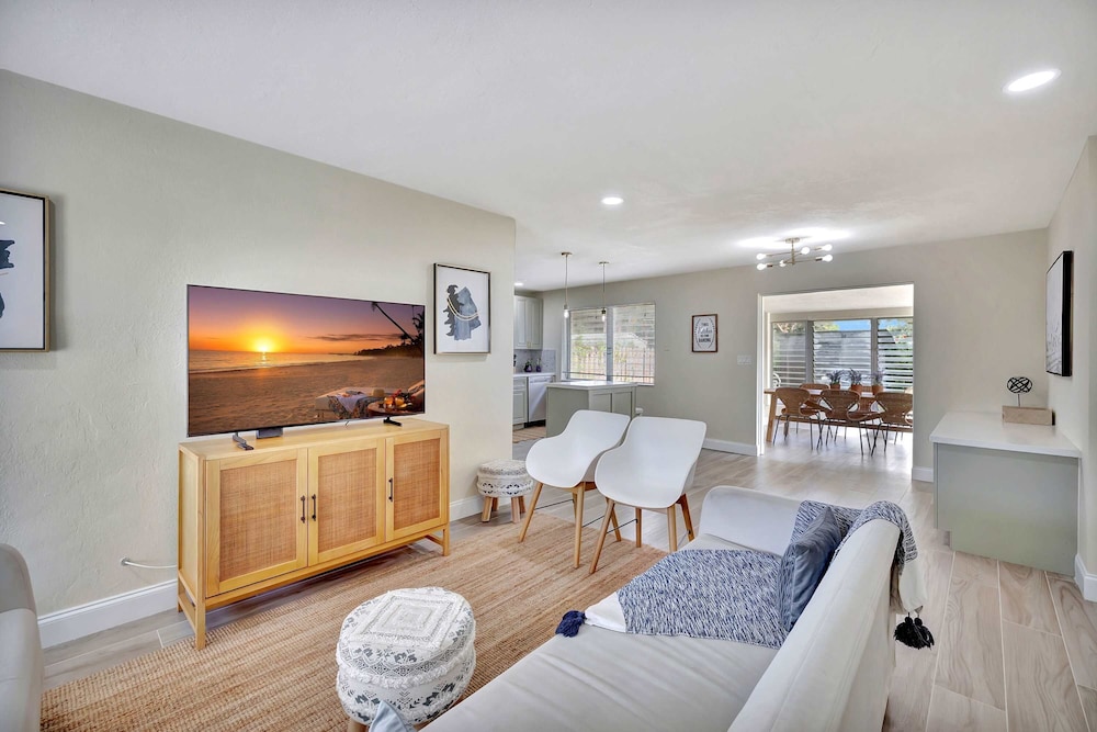 Pompano Beach Bungalow for 5!