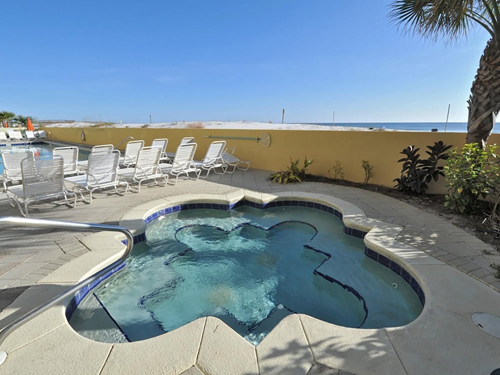 Pelican Isle 107