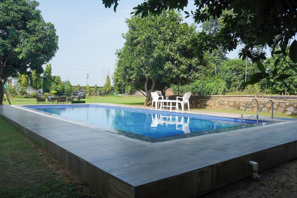 Alaya Stays 5 BHK Pet friendly with pvt pool - Ashirwad Farms