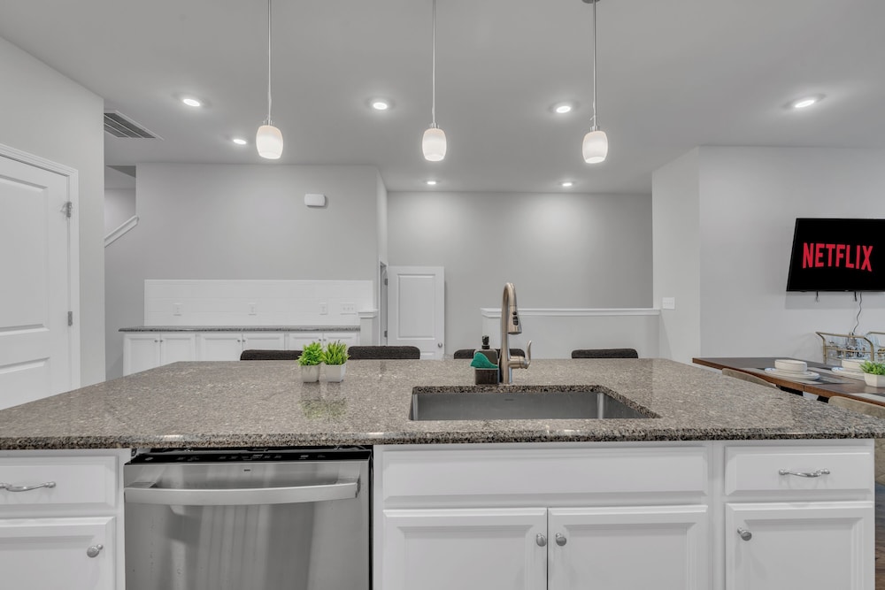 King 4BR Townhouse to Downtown Durham
