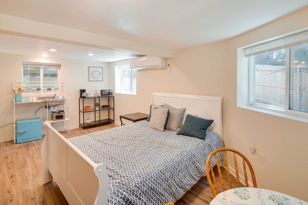 Cozy Crestline Getaway ~ 2 Mi to Lake Gregory view 3