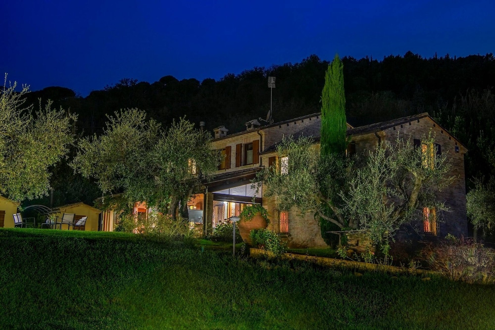 Villa Emilianna 12 2 by Marche Holiday Villas