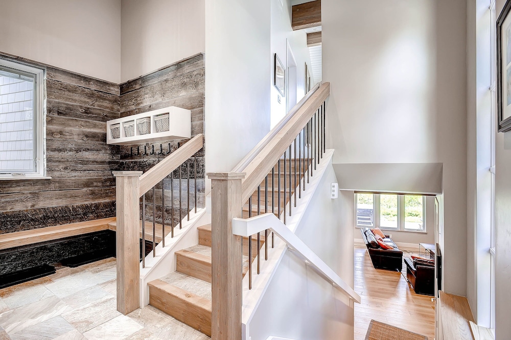 Sunrise Ski Haus 4 Bedroom Home by RedAwning