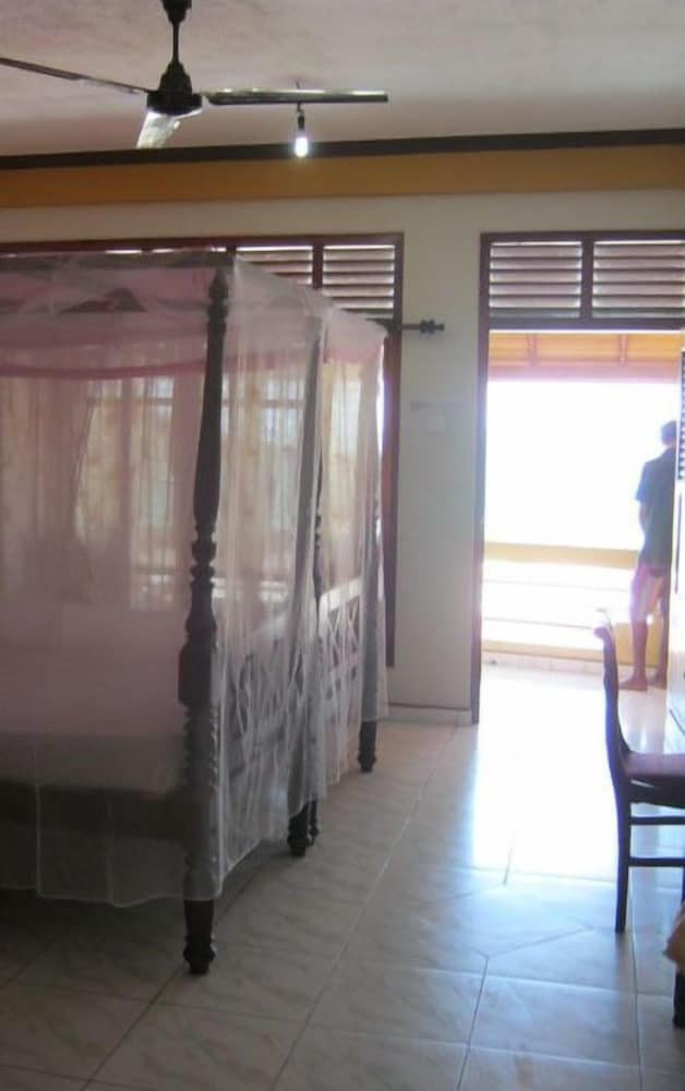 Gayana Hotel