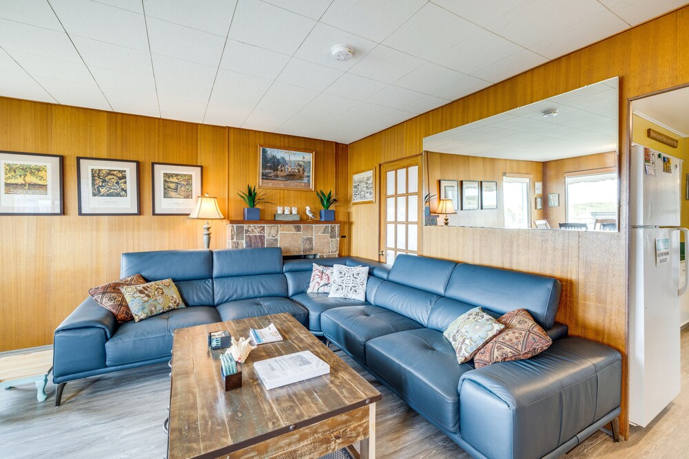 Beachfront Cottage on Seaside Promenade w/ Hot Tub view 4