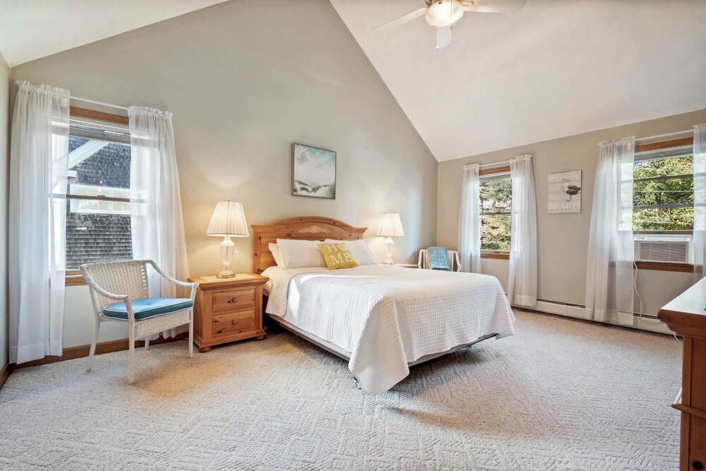 Nubble View Home for 10