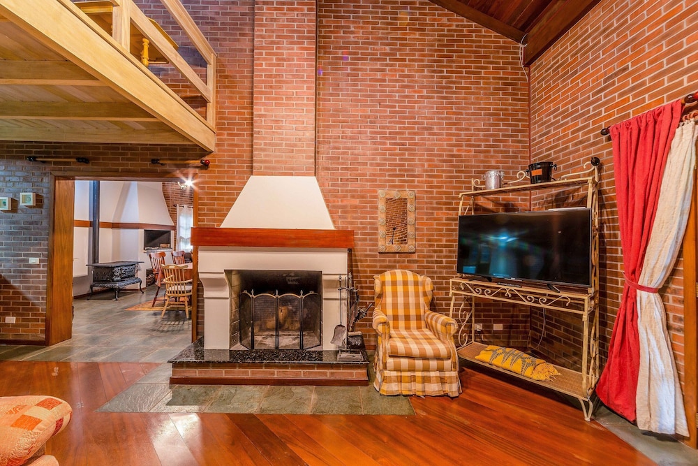 Beautiful Chalet-style House in Canela Rcf160