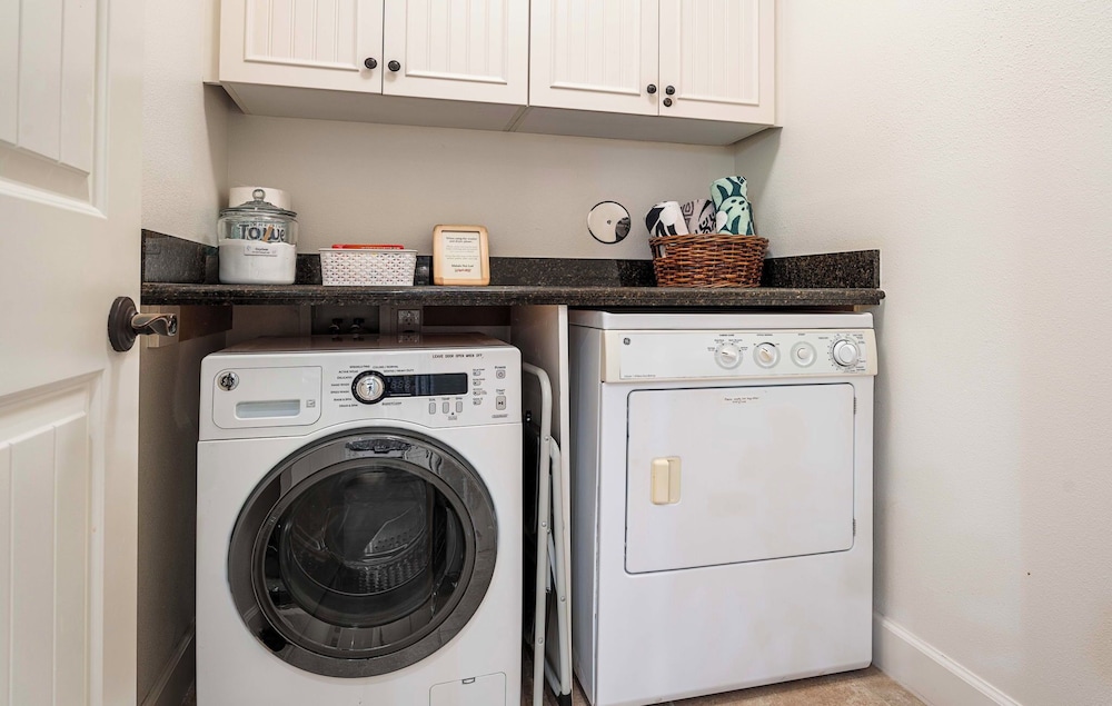 Updated Unit - Perfect Location - Vrkcv