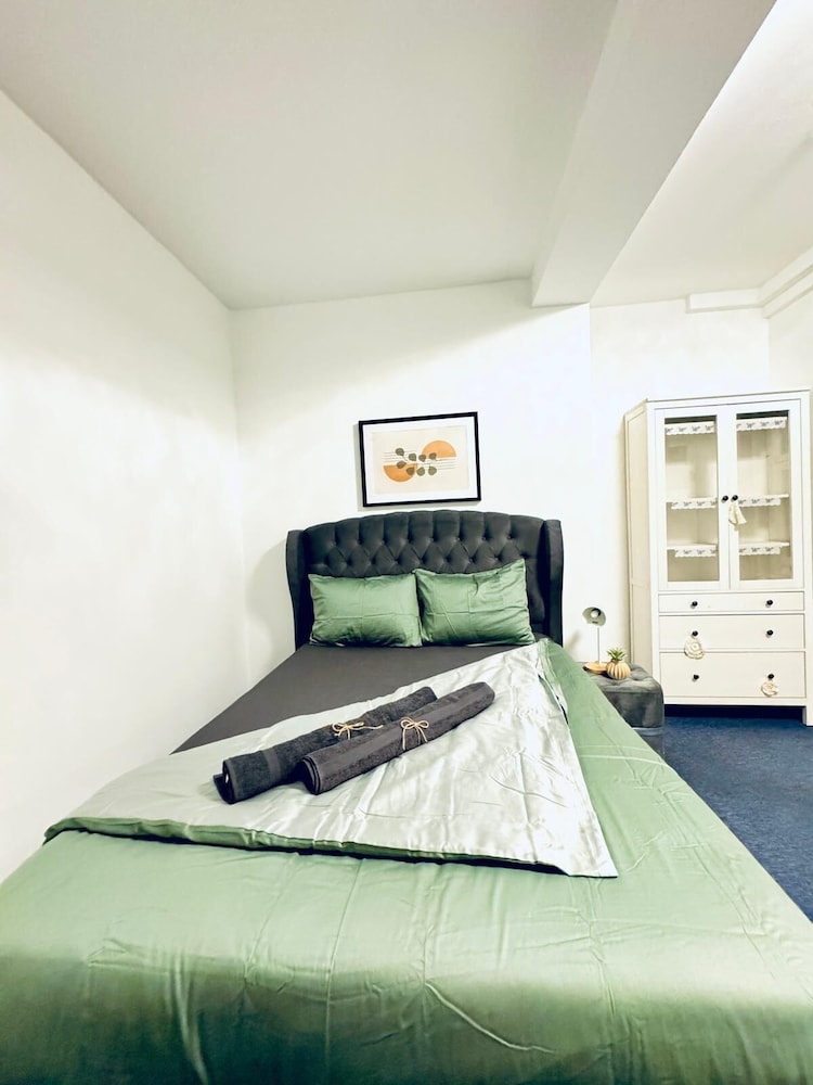 Luxury 7 Bedroom Apartment Sleeps 16