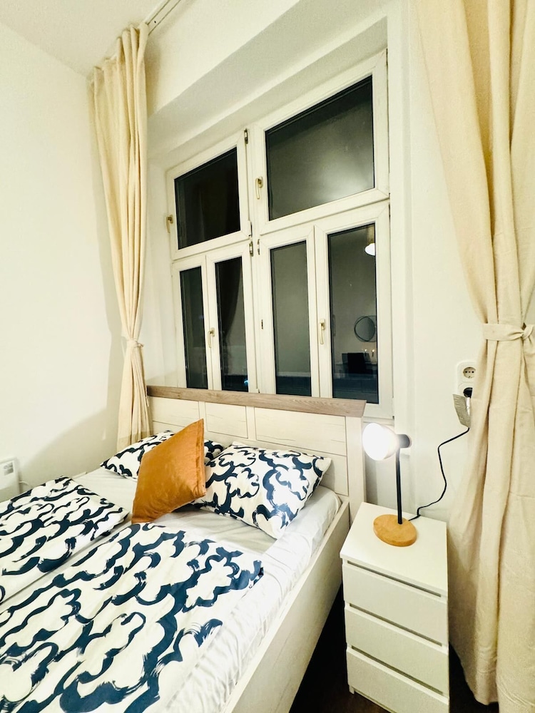 5BR Apt For 10 Walk to Kaufpark Alterlaa