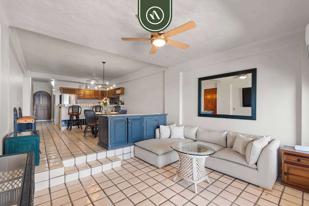 Beachfront Mexican Styled 3 BR Condo in Downtown