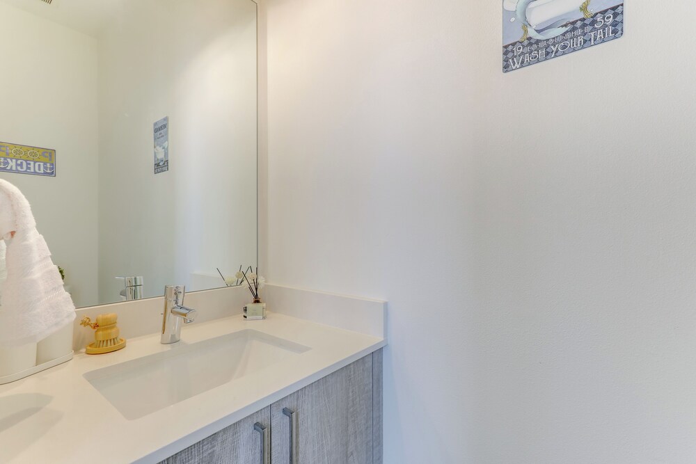 5 Mi to Dtwn: Pet-friendly Townhome in Seattle!
