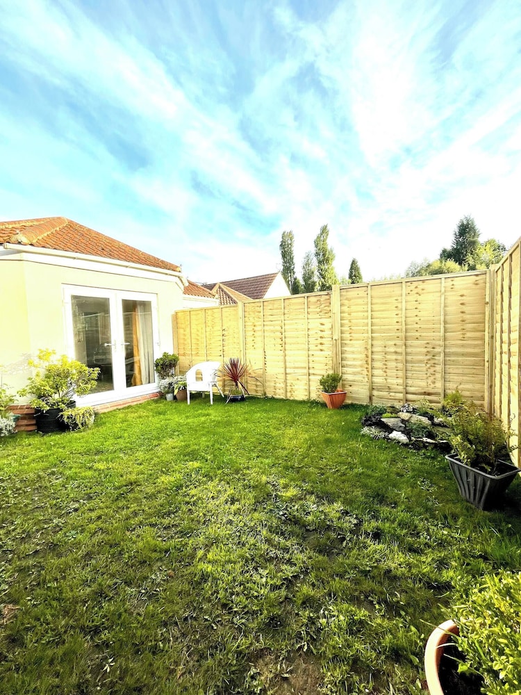 Newcastle Pet Friendly Annex, Drive, Garden, 10min Drive to City Centre