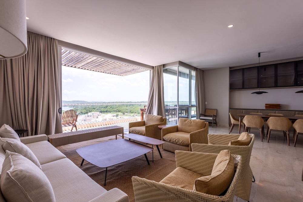 Oceanview 3BR Condo w spa gym