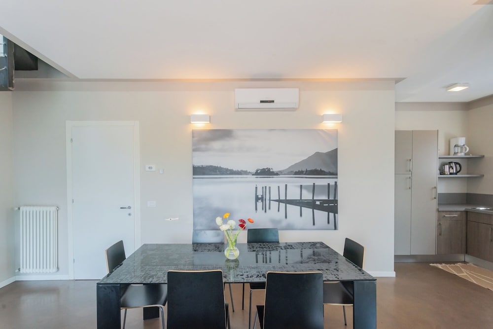 Mulino Vista Lake by Rent all Como