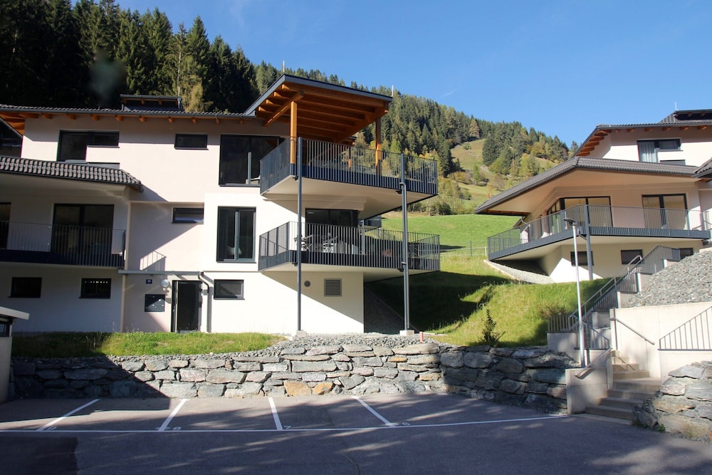 Luxury Apartment With Stunning Mountain View