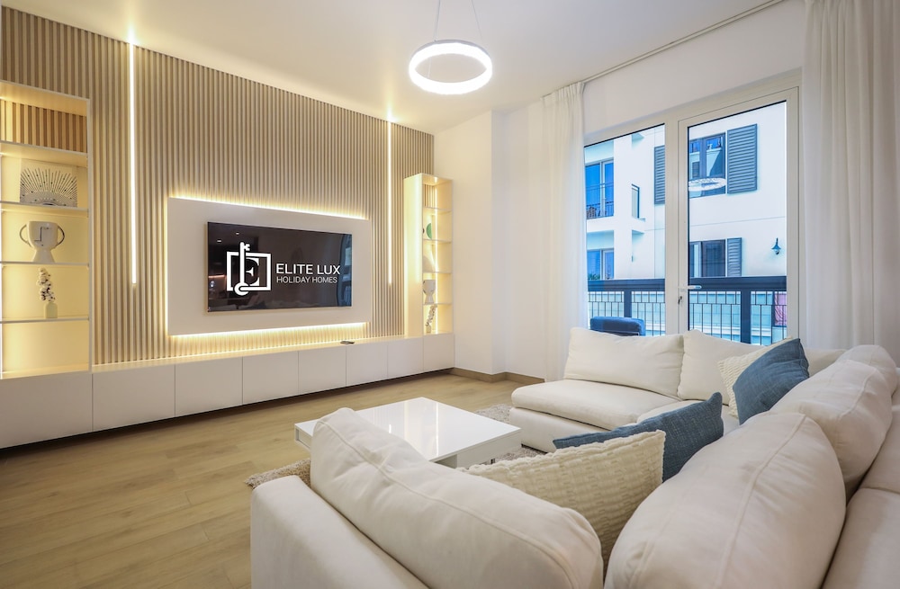 Elite LUX Holiday Homes - 1bhk Beachside Retreat at Port De La Mer Dubai