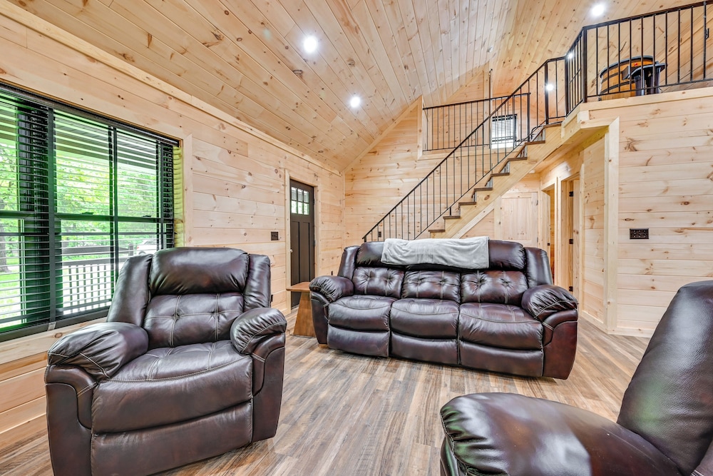 Near Mammoth Cave: Family-friendly Cabin w/ Patio!