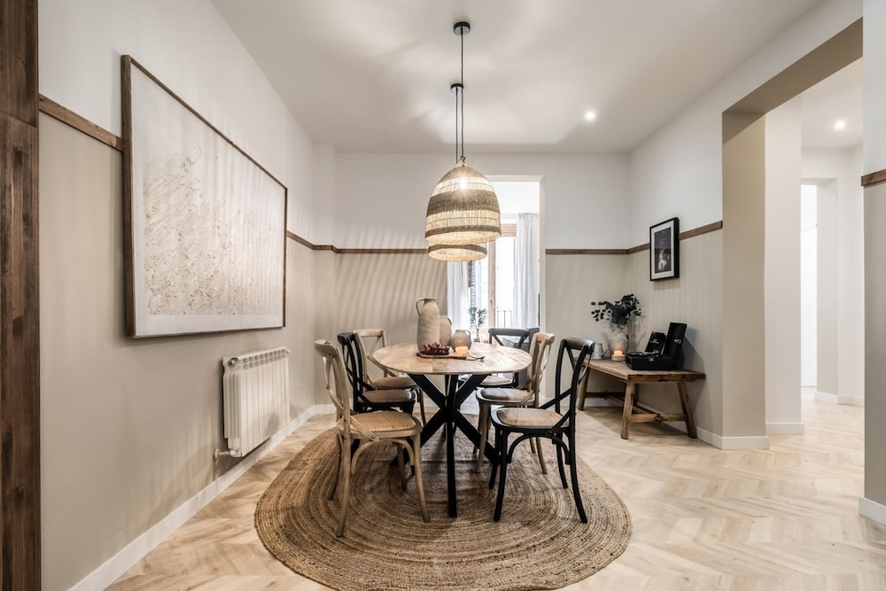 Garos - 2 Bedrooms in Malasa a