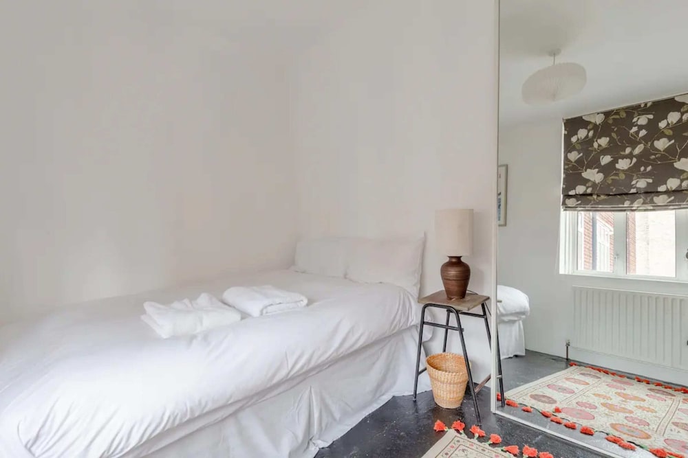 Bright & Spacious 2BD Flat - Hackney