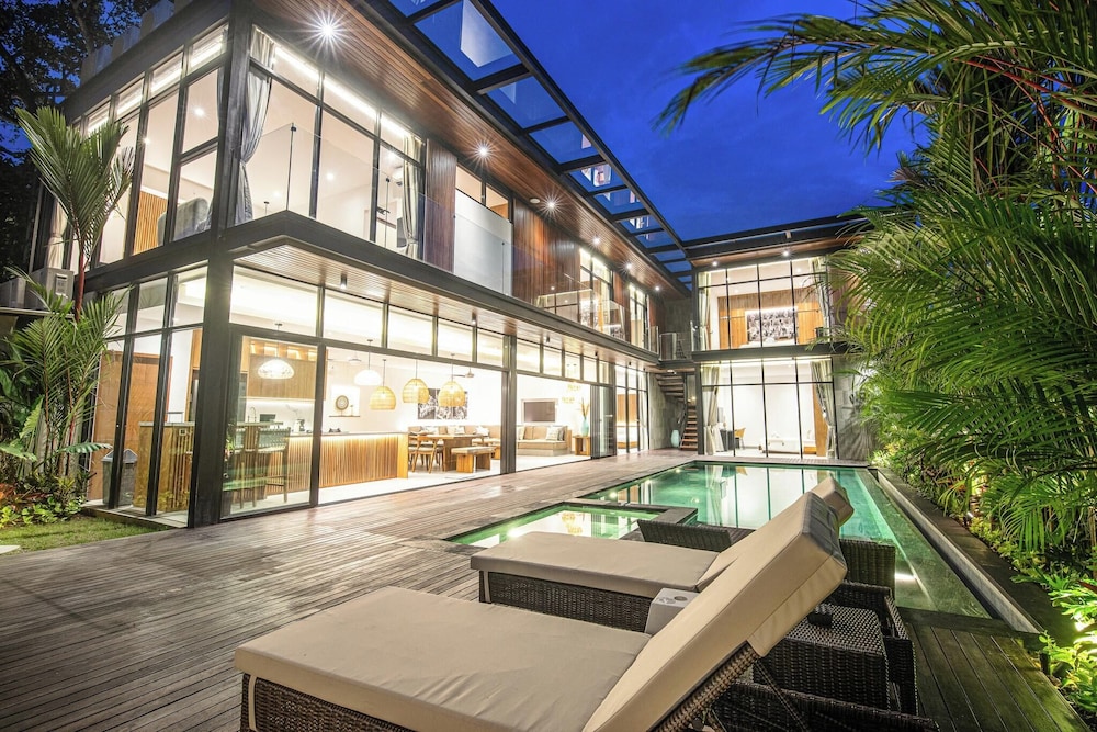 Elegant 6BR Canggu Villa Steps From the Ocean