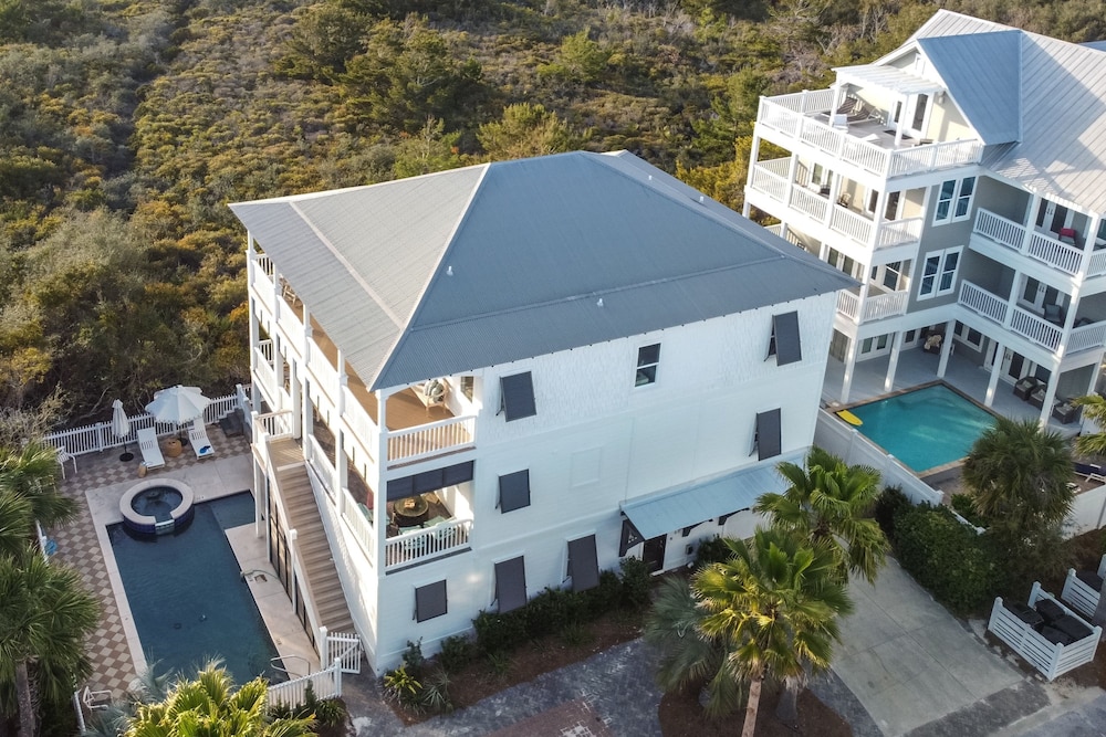 Fin by Avantstay 9 BR Destin Oasis With Pool Spa Walk to Beach
