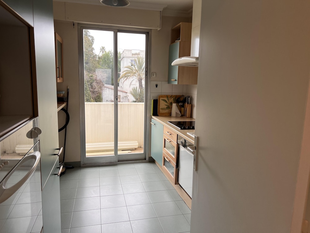 Large Light and Modern 2 Bedroomed Apartment in Cannes With Sea Views Pool and Lovely Terrace - 1503