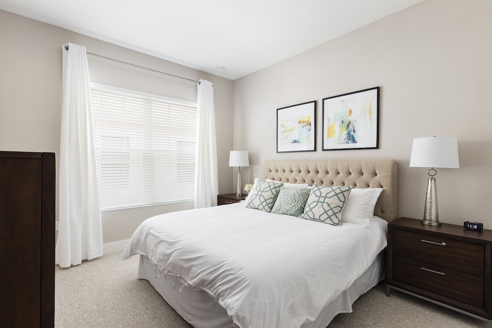 Summerville Vacation Homes by Columbia Management