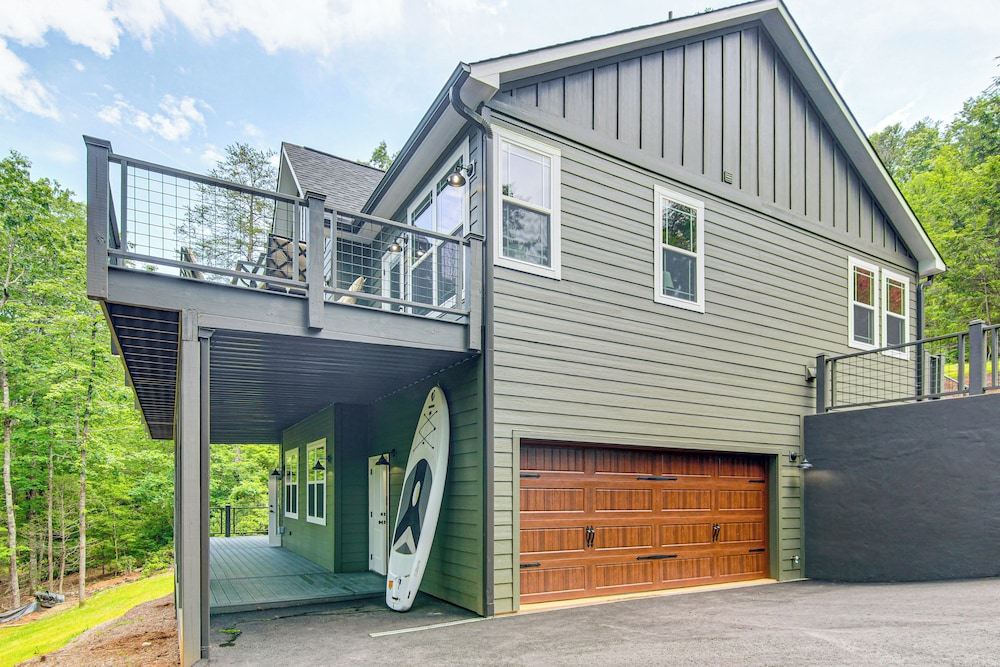11 Mi to State Park: Home w/ Dock in Mill Spring!