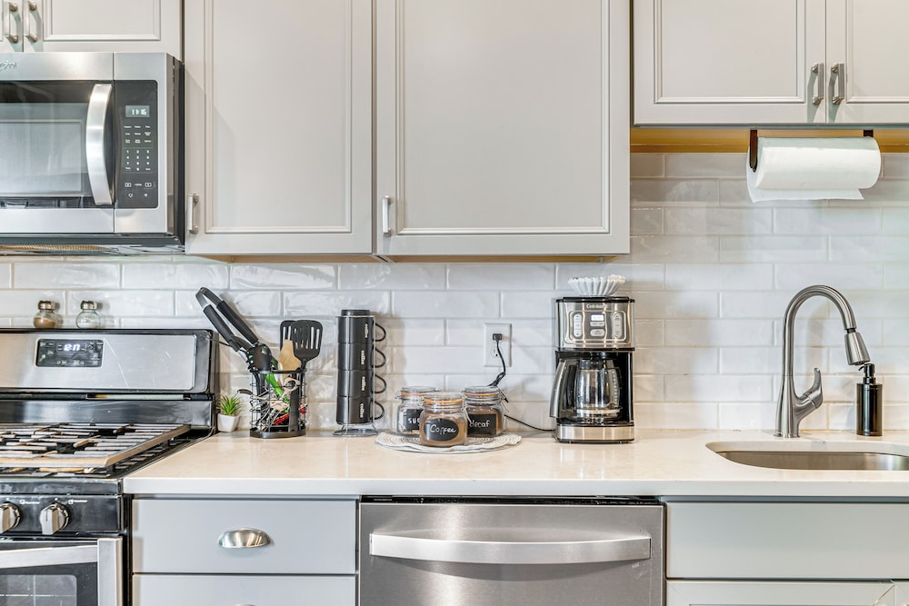 9 Mi to Shawnee Mtn! Stroudsburg Unit Near Main St