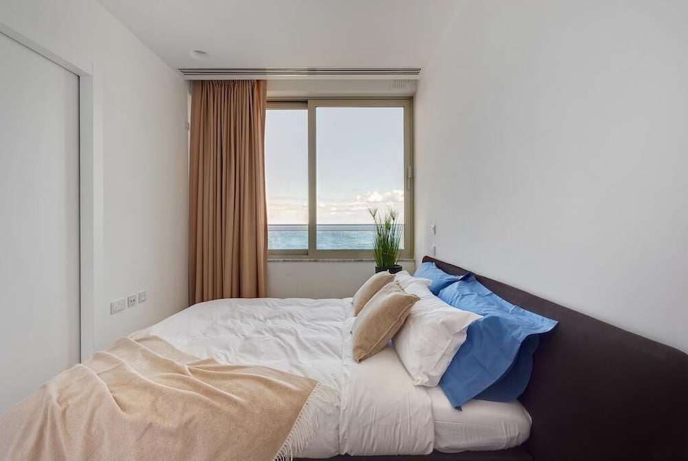 Stunning Apt Sea Views in Tigne Point, With Pool view 3