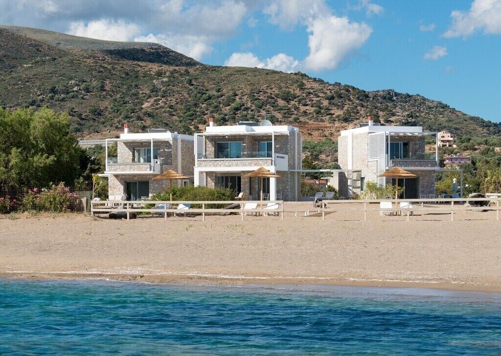 Cedar Bay Beachside Villas