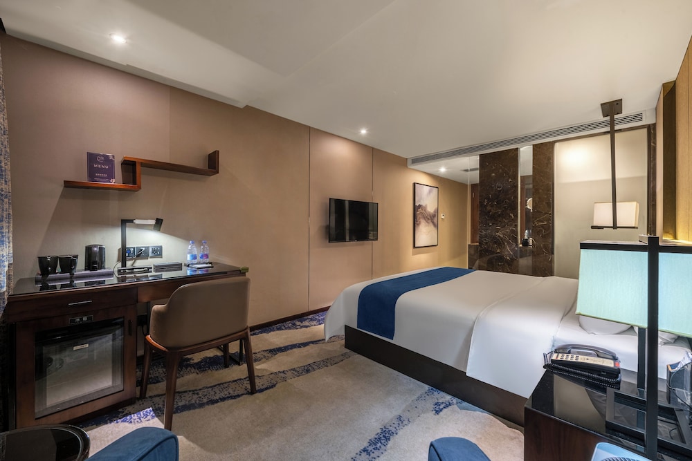 CNHOL RADIENT HOTEL