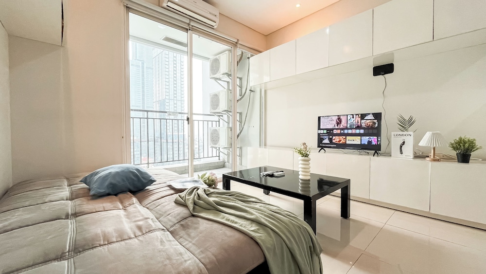 Nice And Cozy 3Br Apartment At Thamrin Residence