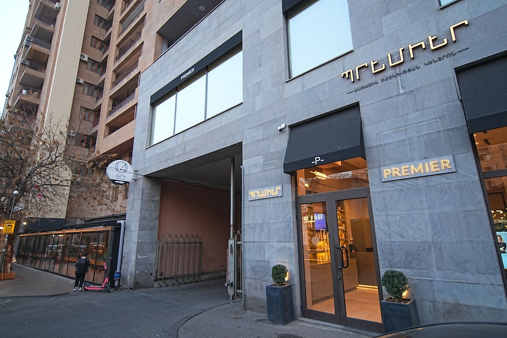 Deluxe 2-bedroom apartment by Sweet Home
