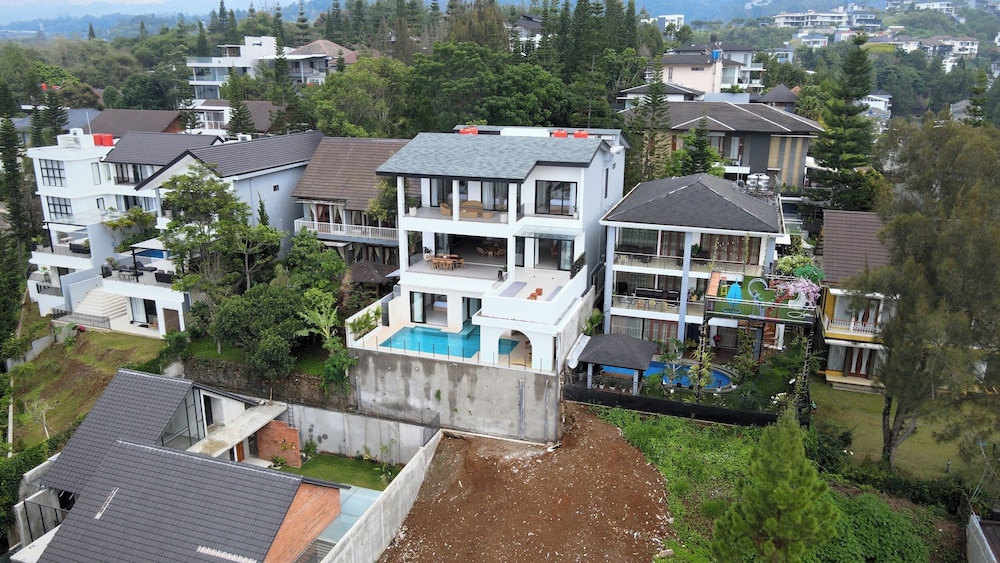 Sunrise City View Villa 9 Bedrooms with a Heated Private Swimming Pool view 4