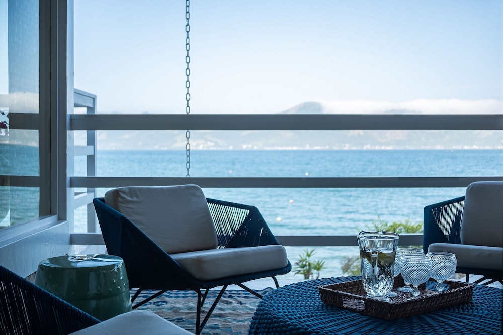 Angra - Mombaça | Mansão Espetacular Beira-Mar, 7 Suites - por Casapē Rio
