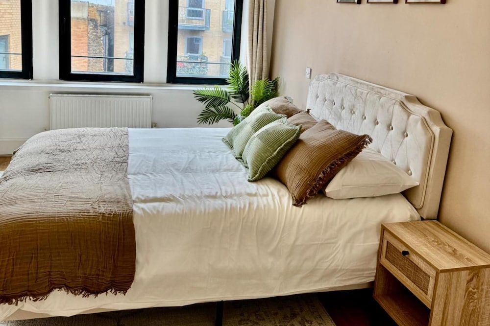 Stylish 1 bed Apartment - Sleeps 4 & Free Parking
