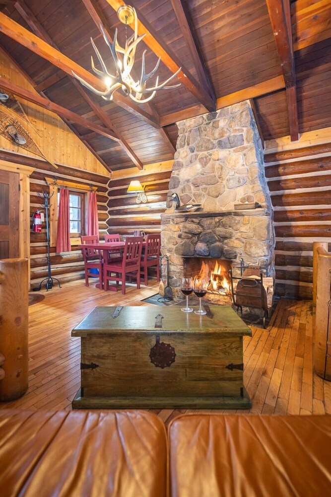 Storm Mountain Lodge Cabins & Dining