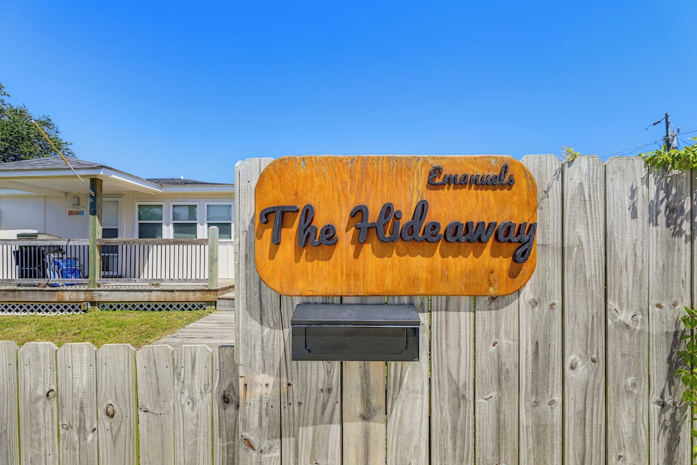 Fenced Yard, Walkable Location: Cozy Beaufort Home