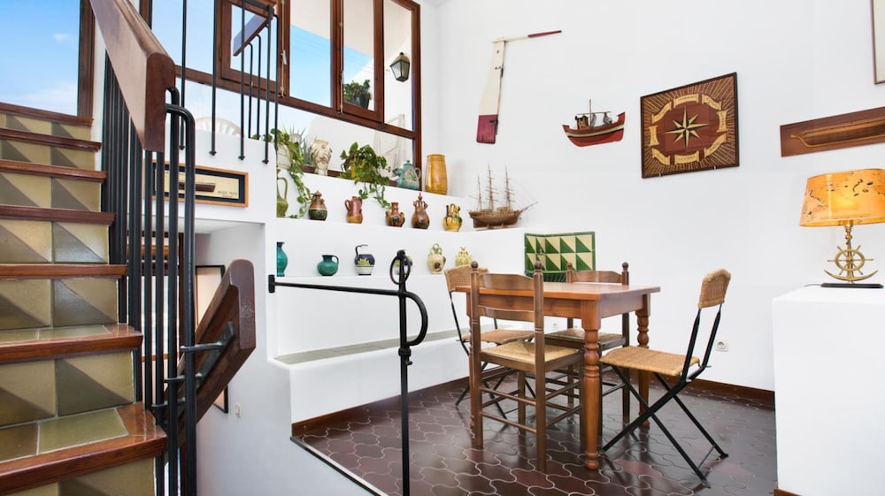 Rosamar in Llafranc With 3 Bedrooms and 2 Bathrooms