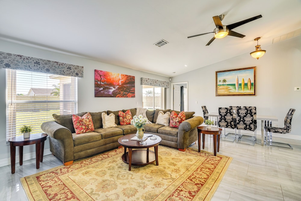 ~ 5 Mi to Beach & Dtwn: Home in Cape Coral!