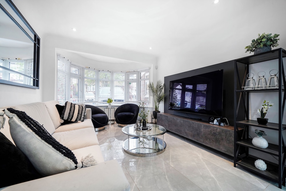 Mount Park Rd Flat