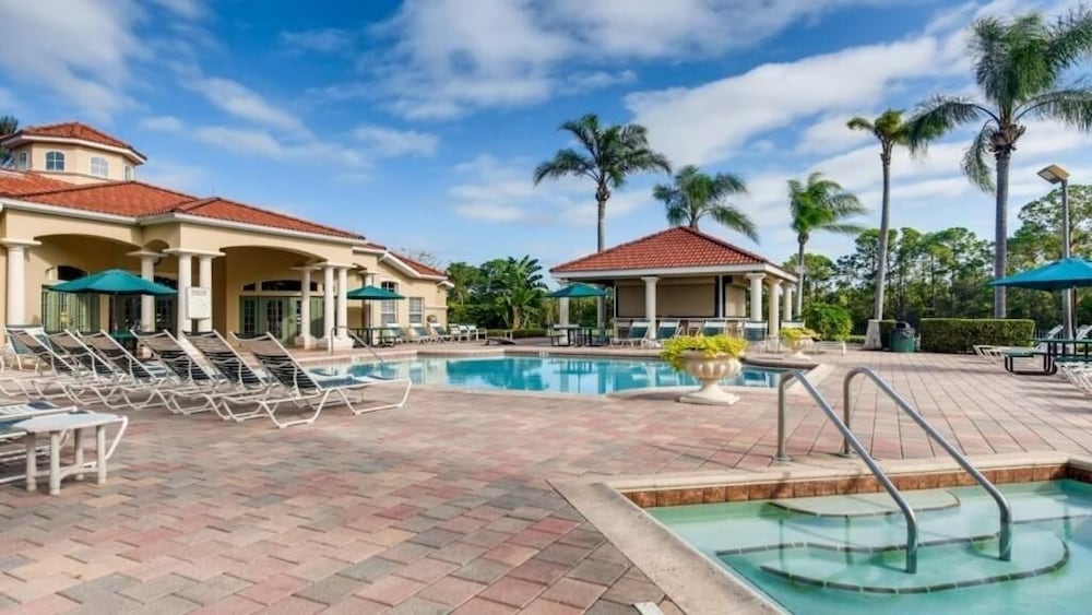 Emerald Magic - 5 Br W/ Private Pool -near Disney 5 Bedroom Villa