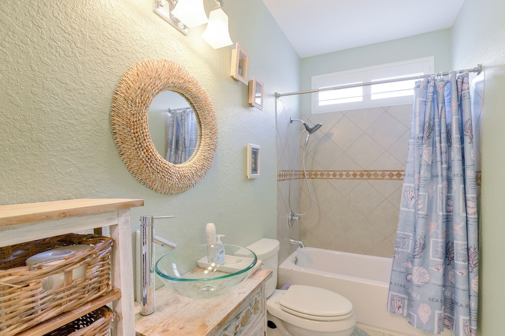 Boat Slip + Decks: Waterfront Gem Near Galveston!